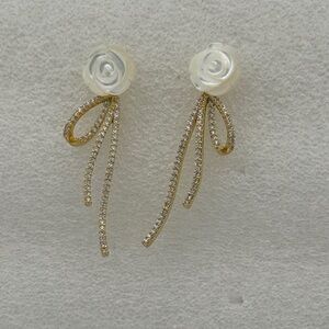 Mother of Pearl rose dangle stud earring.